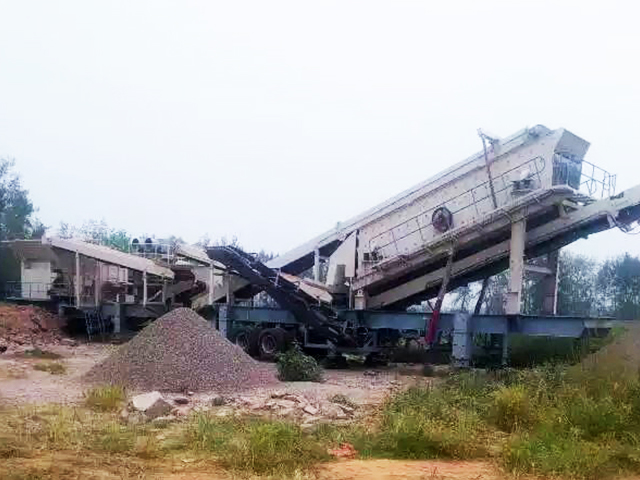 河南南陽移動破碎機應用現場：破碎建筑垃圾