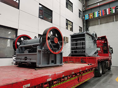 中意顎式破碎機裝車發往客戶現場