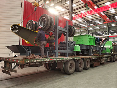 發貨日！鄭州中意輪胎式移動高效細碎機發往客戶現場