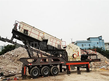 浙江建筑垃圾資源化利用現場,移動破碎機表演吃垃圾吐砂石