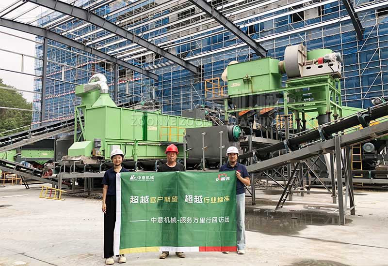 技術工程師在客戶現場合影留念